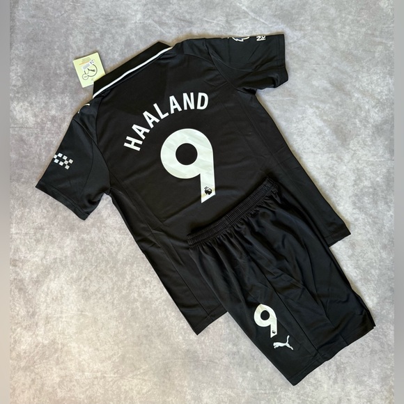 Manchester City Away Premier league set Haaland 9 - Picture 3 of 11